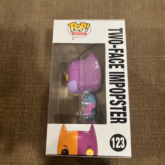 NWT Two-Face Imposter #123 DC Super Heroes Funko POP! Rare & Vaulted Figure - Picture 5 of 7
